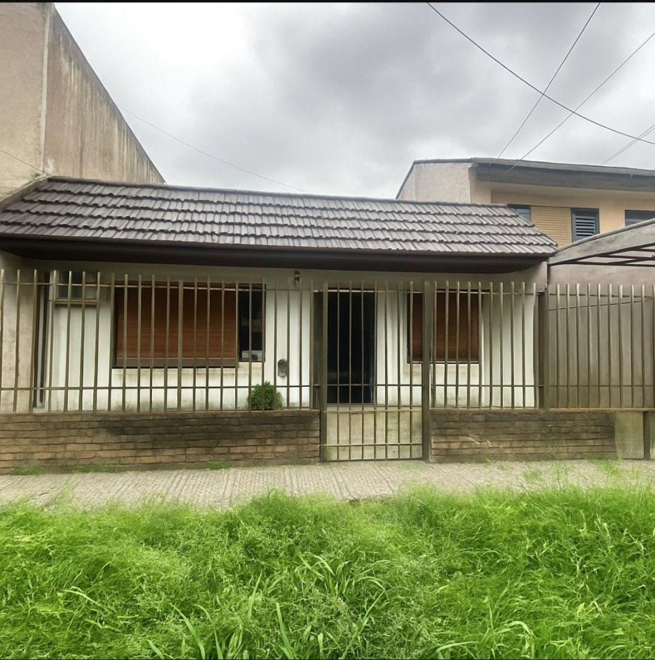 Casa 3 amb. en Ramos Mejia. Lote Propio! Oportunidad