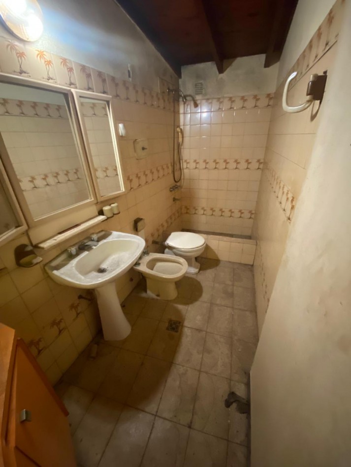 Venta Casa a demoler o refaccionar! Lomas Del Mirador
