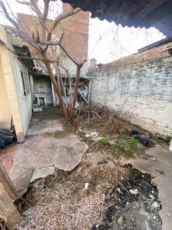 Venta Casa a demoler o refaccionar! Lomas Del Mirador