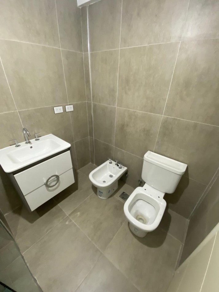 DEPARTAMENTO SEMIPISO A ESTRENAR CON BALCON Y PARRILLA