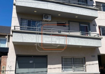 Excelente Dpto. 2 amb. c/balcon/lavadero - Como Nuevo
